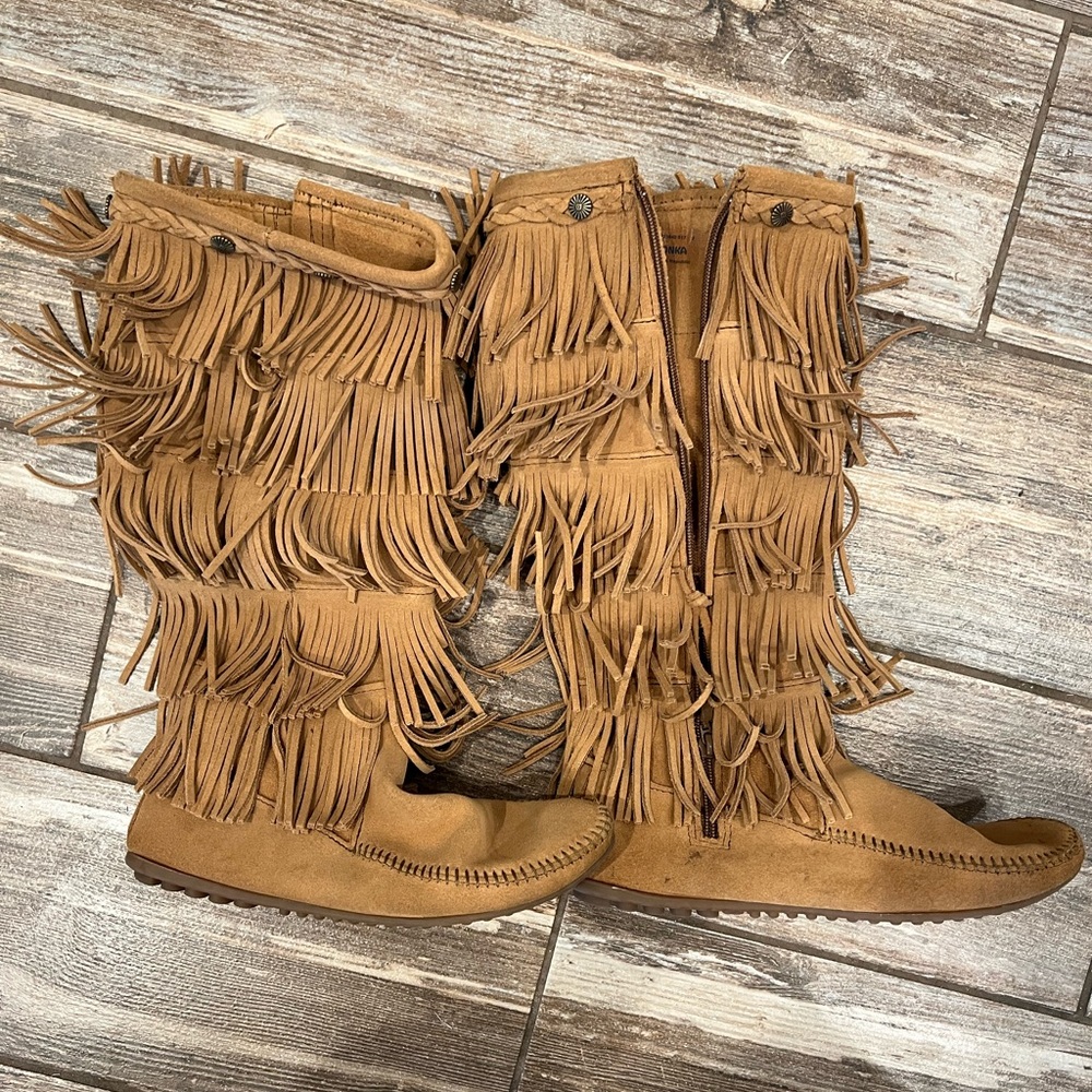 Minnetonka Fringe Boot. Size 10
